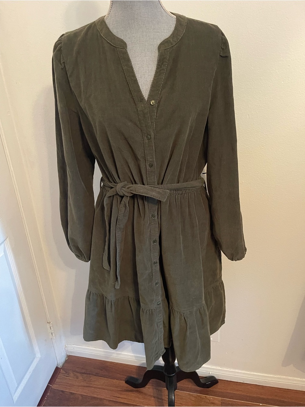 St. John's Bay Olive Green Long-Sleeve Button Front Dress with Tie Waist. Size L